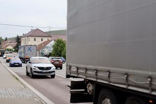 Nonstop autobusové pruhy měly zrychlit MHD. Místo toho má až 40 minut zpoždění - Seznam Zprávy